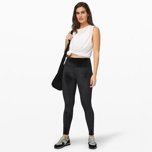 Lulu Lemon Wunder Lounge High-Rise Tight in Black
Velvet size 6